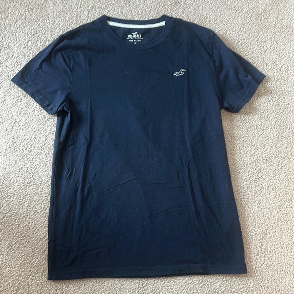 Hollister Men's Navy Blue T-Shirt Size Small